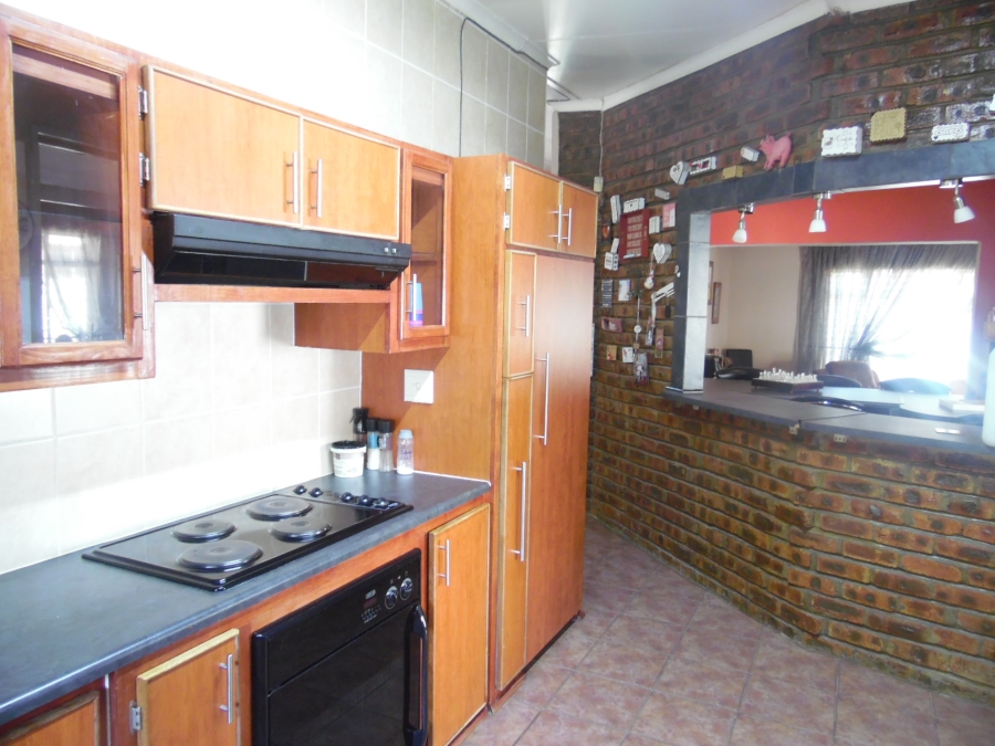 To Let 3 Bedroom Property for Rent in Jim Fouchepark Free State